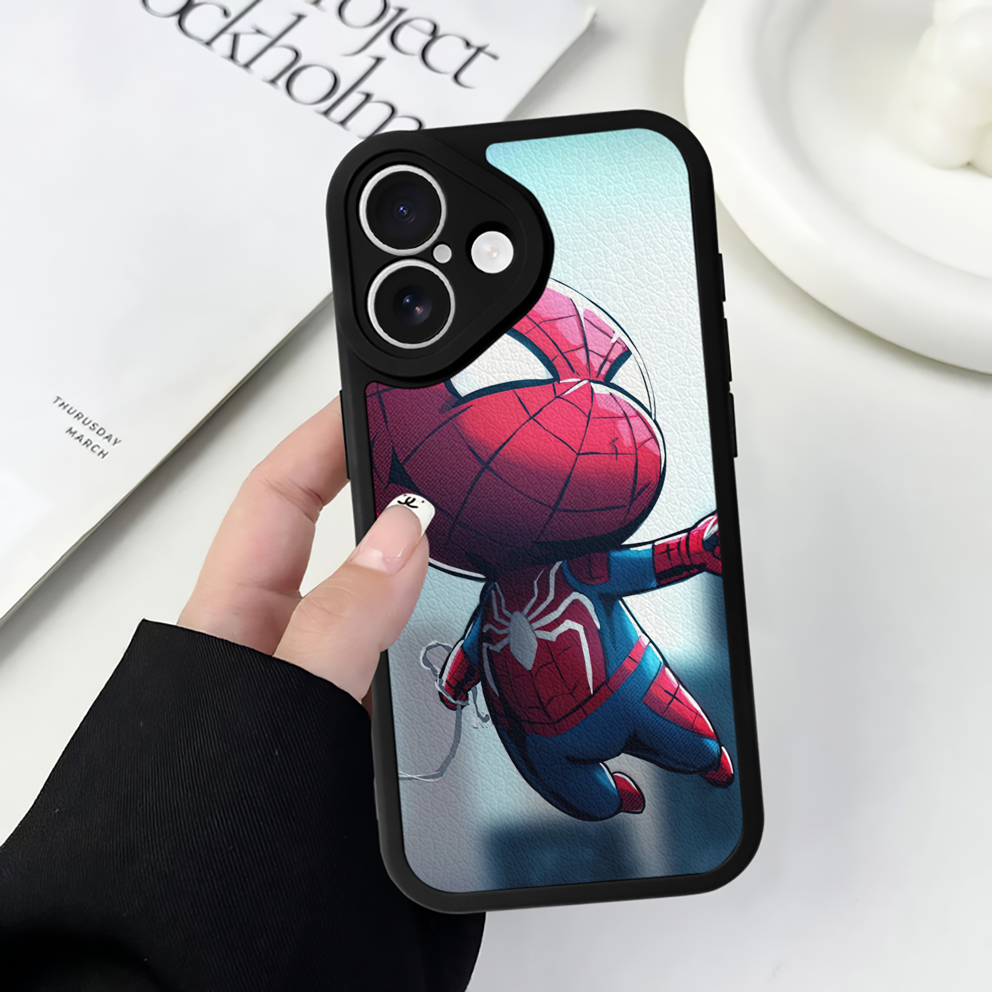 Spider Man スパイダーマン 【iPhone 16シリーズ対応】シリコンスマホケース（レザー調） 材質：シリコン